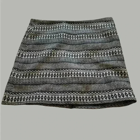 Dalia modern fit, wool blend, neutral skirt with hidden zipper/button closure - Picture 8 of 11